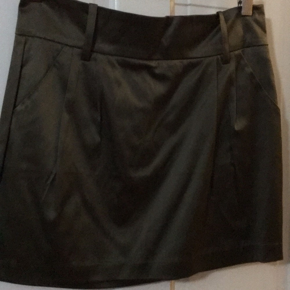 Olive mini skirt